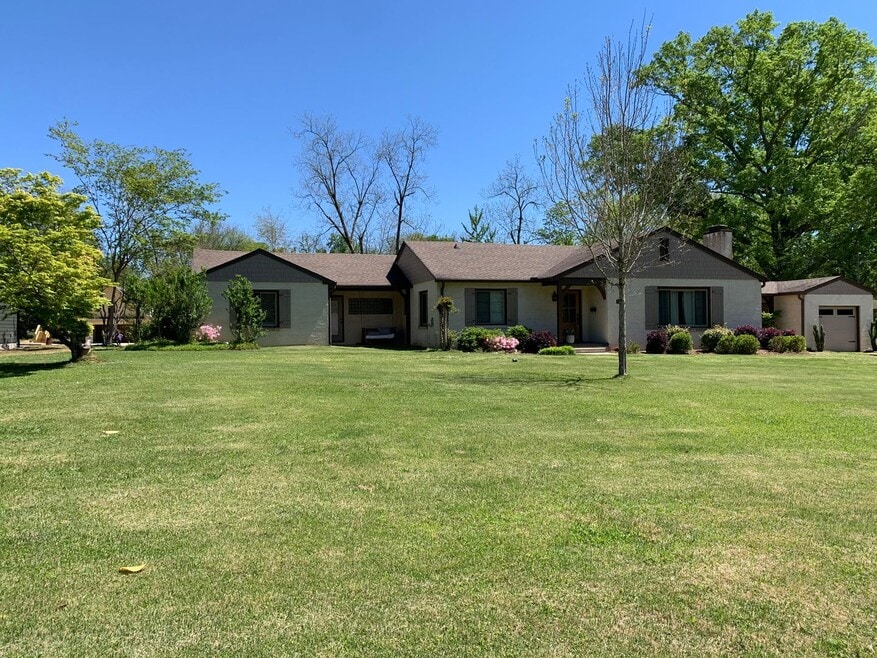 Gorgeous and updated home in Heart of Auburn