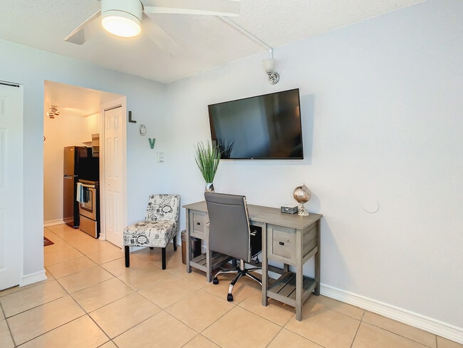 4145 Dolphin Dr unit 4145, Tampa, FL 33617 - photo 4