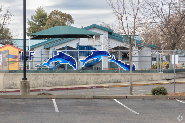 Lake Forest Elementary serves students in grades K-5.