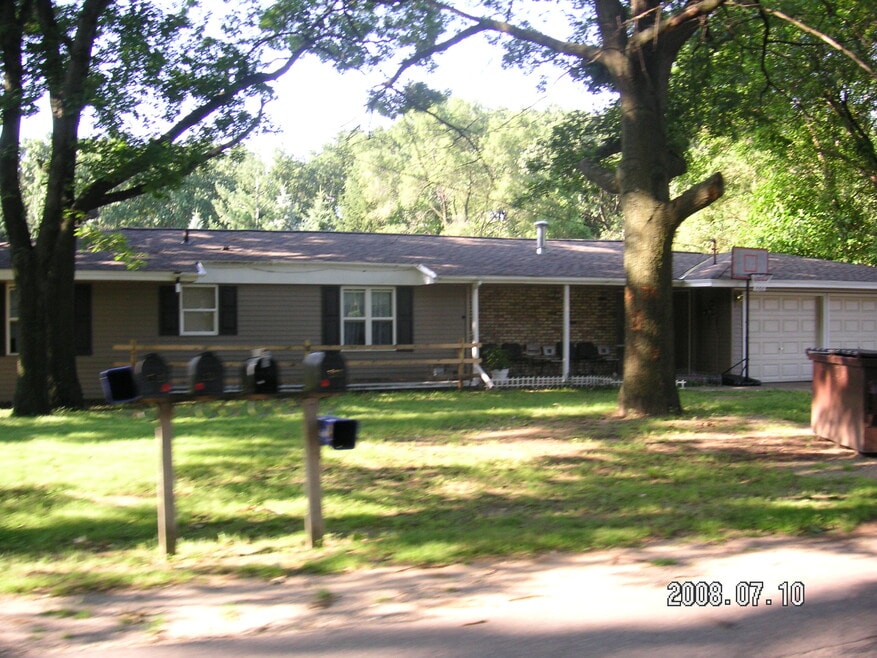 128 Scotts Dr unit Studio, Holland, MI 49424 - photo 1