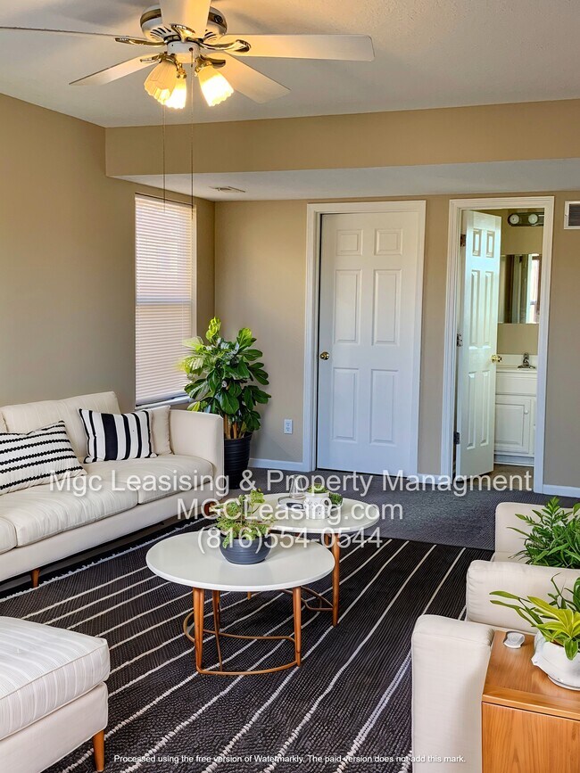 816 NE Westwind Ln, Lees Summit, MO 64086 - photo 2