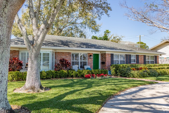 Davis Islands has typical brick ranch homes.
