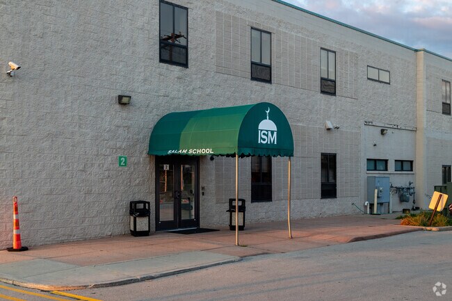 Salam School is a private Muslim school in Mitchel West, it received a B+ from Niche.