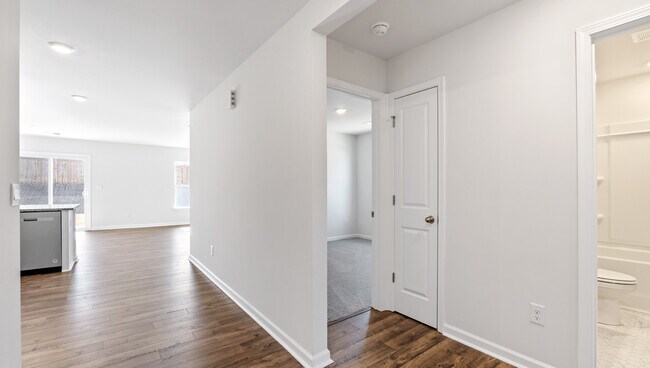 1005 Yearling Way unit 36209161, Roebuck, SC 29376 - photo 5