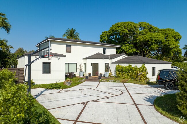 Modern crossover-styled mansion in Surfside.