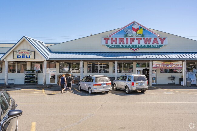 Central Park residents do their grocery shopping at the Montesano Thriftway just minutes away.
