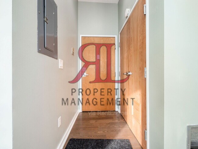 1131 N High St unit 202, Columbus, OH 43201 - photo 6