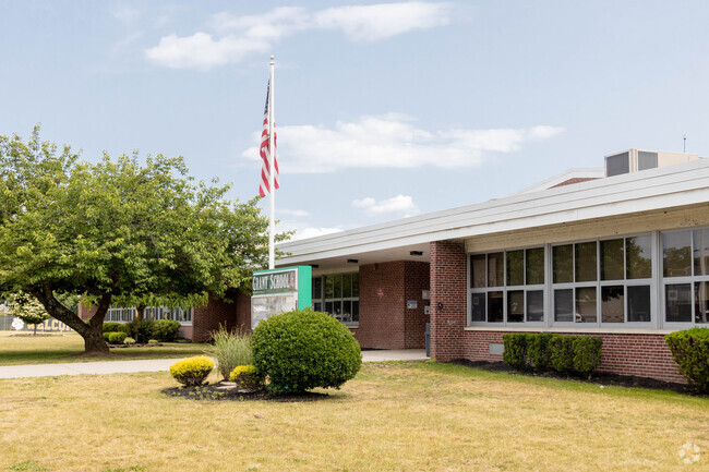 The Student-Teacher ratio is 9:1 at South Plainfield's Grant School.