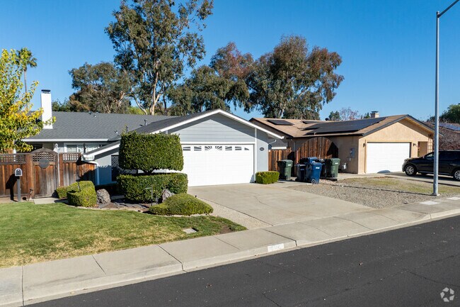 Summerset’s homes blend timeless craftsmanship with a warm, welcoming vibe.