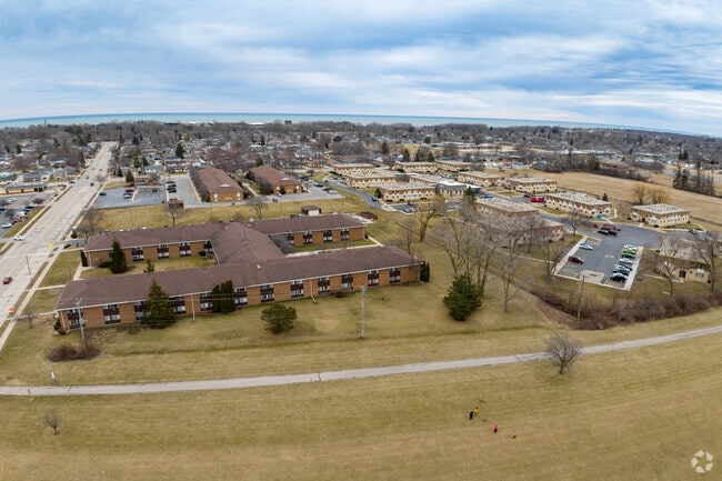 Petretti Court Apartments offer living space for those looking to rent in Villa Capri.