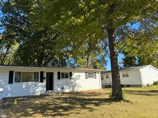 1285 Pamela Dr, Florissant, MO 63031