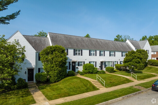 A Colonial inspired unit of townhomes in Village at Fox Point.