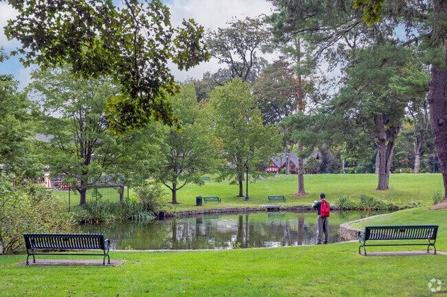 You can take a break from the hustle and bustle and enjoy fishing at a pond in Briarcliff Manor.