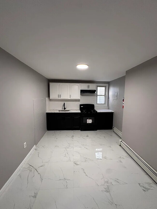 580 Broadway Unit 2R, Newark, NJ 07104