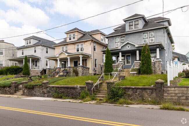 Street view of twin homes in Tripp's Park.