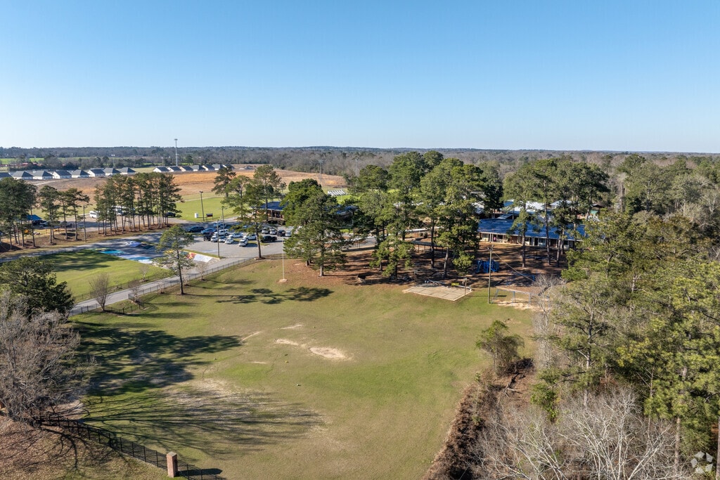 The Lakeside School has plenty of room for kids to run and play.