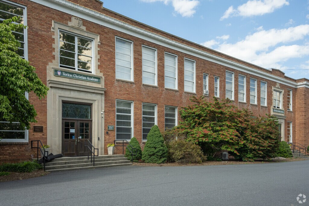 Veritas Christian Academy provides an education for elementary and high school students.