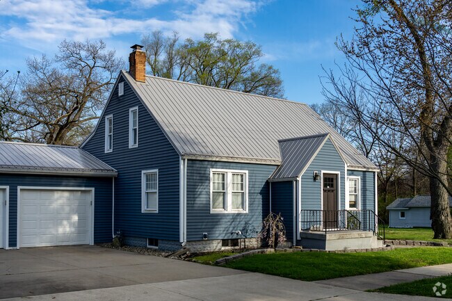 Cozy cottage style homes in Willowdale are ideal for first time buyers.