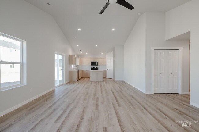 1085 Grass Pond Ave, Middleton, ID 83644 - photo 4