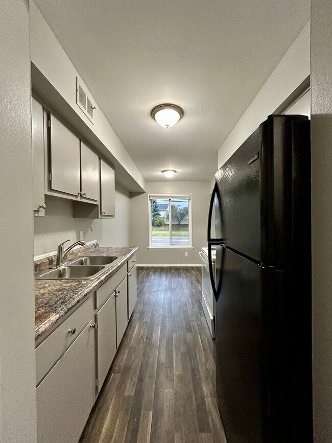 Old Goddard Apartments, Allen Park, MI 48101 - photo 3