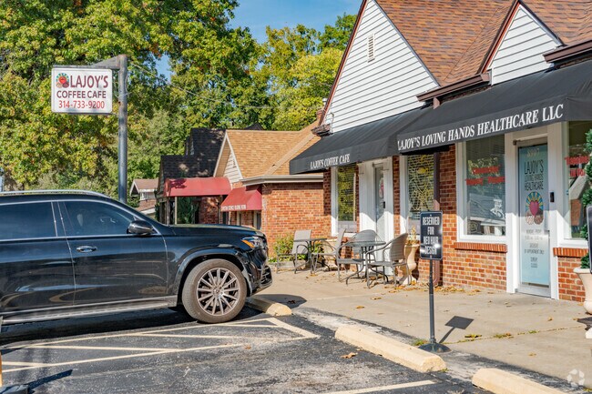 Local retail shops like Lajoy's Coffee Cafe are very popular in Vinita Park.