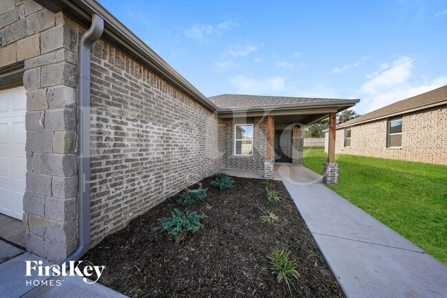 421 Kale Rd, Tuttle, OK 73089 - photo 2