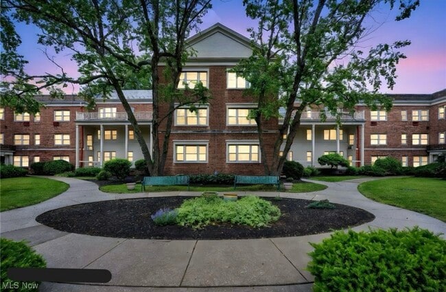 15925 Van Aken Blvd unit GEO 2BD 2BH, Cleveland, OH 44120 - photo 2