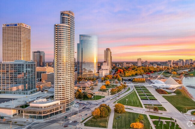 The skyline of Milwaukee overlooks Lake Michigan and it's beautiful lakefront park.
