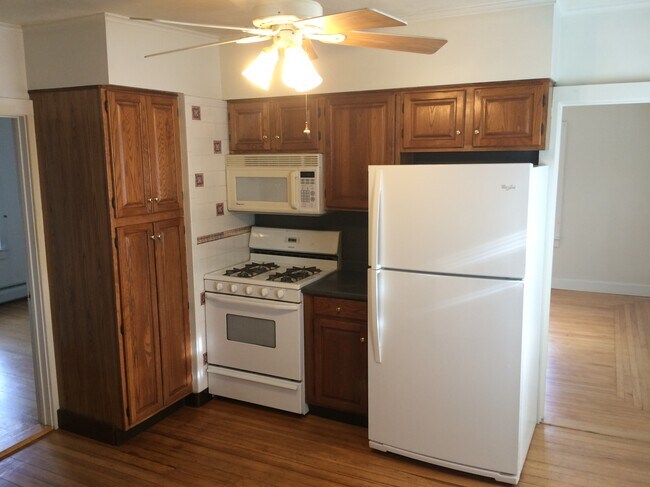 97 Mawney St unit 2, East Greenwich, RI 02818 - photo 5