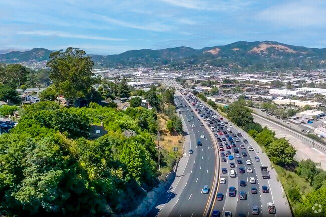 The commute via 101 to downtown San Francisco is about 45 minutes by car from Peacock Gap.