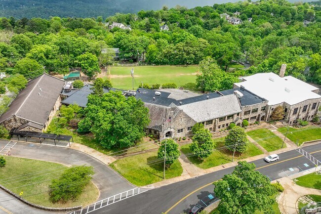Lookout Mountain Elementary school is a long standing historical building.