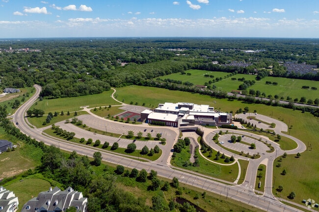 Linden Grove Middle School has a 21 to 1 student/teacher ratio.