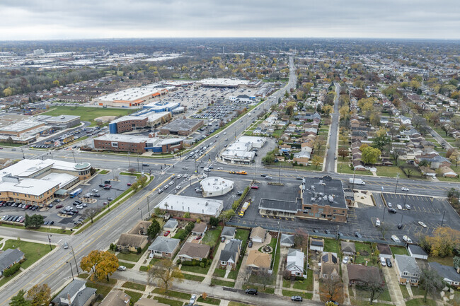 In Evergreen Estates, residents live within walking distance of Niles’ public amenities.