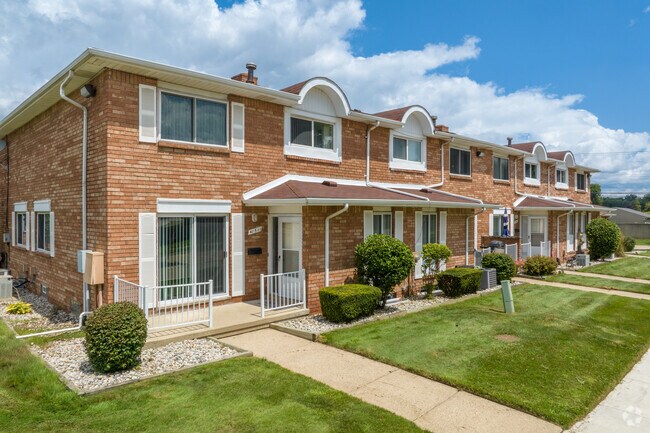 Sterling Commons, Sterling Heights, MI 48313 - photo 2