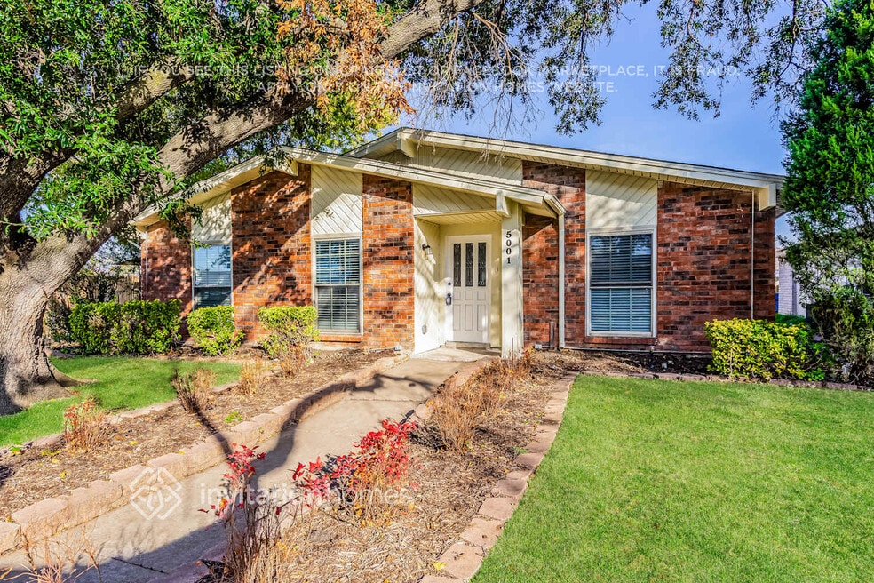 5001 Thompson Dr, the Colony, TX 75056 - photo 1