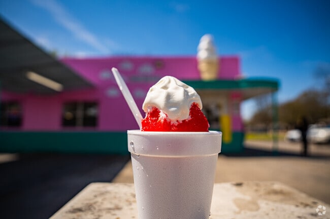 Jerrys Snow Cones and Burger Shack is possibly the most widely known business in Berclair.