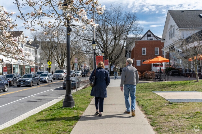 Downtown Ridgefield is easily walkable area with access to shopping, dining, and Ballard Park.