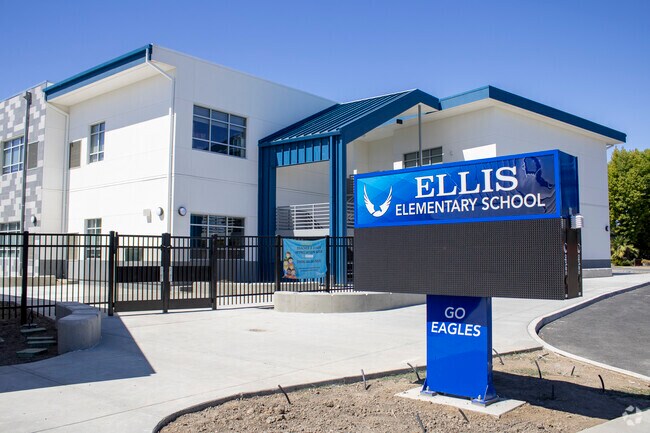 Ellis Elementary School is locted in the Heritage District neighborhood.