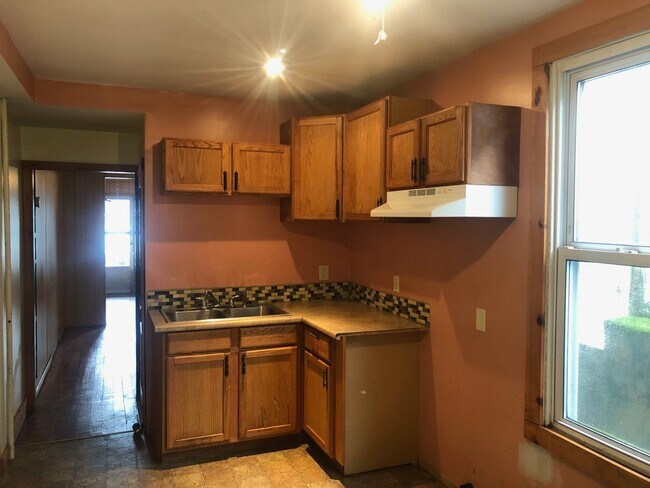 1221 W Walnut St, Coal Township, PA 17866 - photo 6