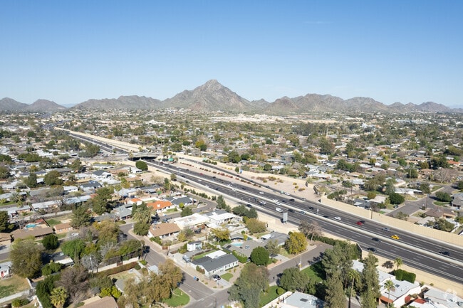 Uptown Phoenix has quick access to the 51 freeway.
