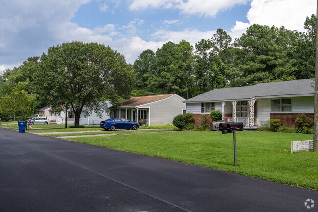 Ranch-style homes in Bermuda Hundred sell in the mid-$200,000s.