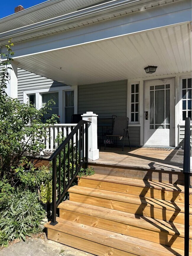 1463 Riverside Dr Unit 1, Lakewood, OH 44107