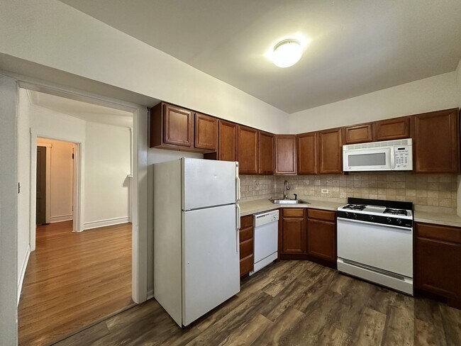 3722 N Sheffield Ave unit M01H, Chicago, IL 60613 - photo 2