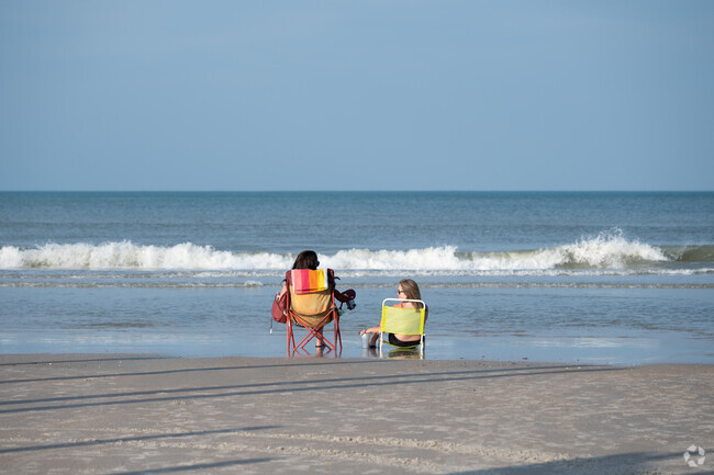 New Smyrna Beach is located just a few miles from Glencoe.