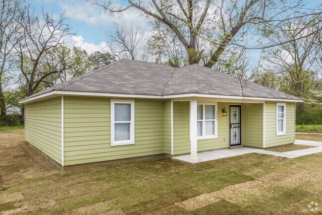 Cozy cottage home in Frayser.