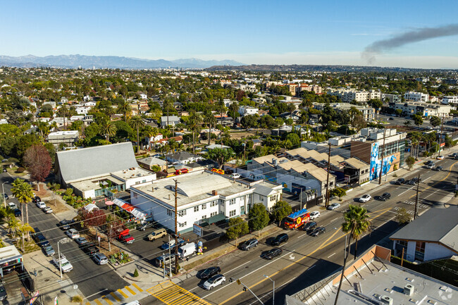 Acton Academy in Venice, CA has a score of 4 out of 5 on GreatSchools.