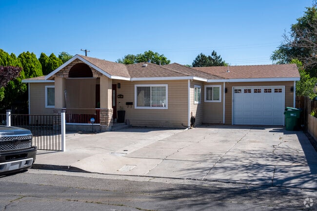 Many homes in Northeast Reno have covered front patios.