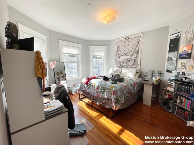 9 Taft St unit 3, Dorchester, MA 02125 - photo 6