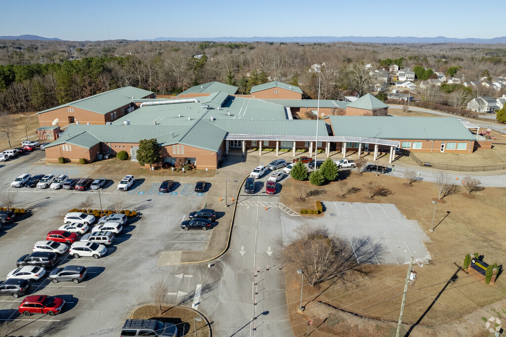 Parking at Crestview Elementary School