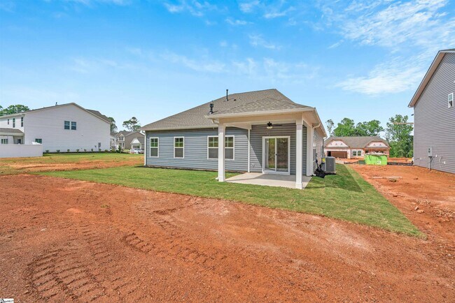 136 Hunter Ridge Dr, Boiling Springs, SC 29316 - photo 2